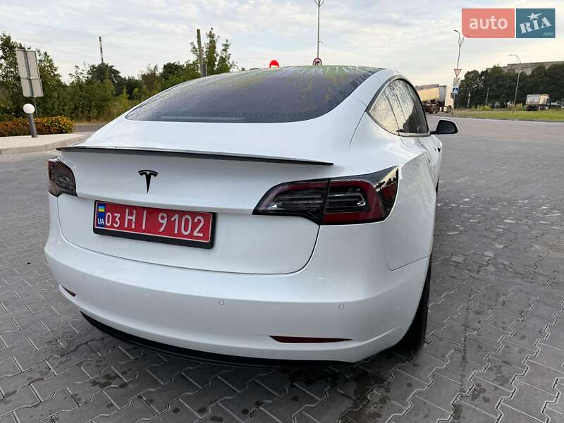 Седан Tesla Model 3 2019 в Володимирі