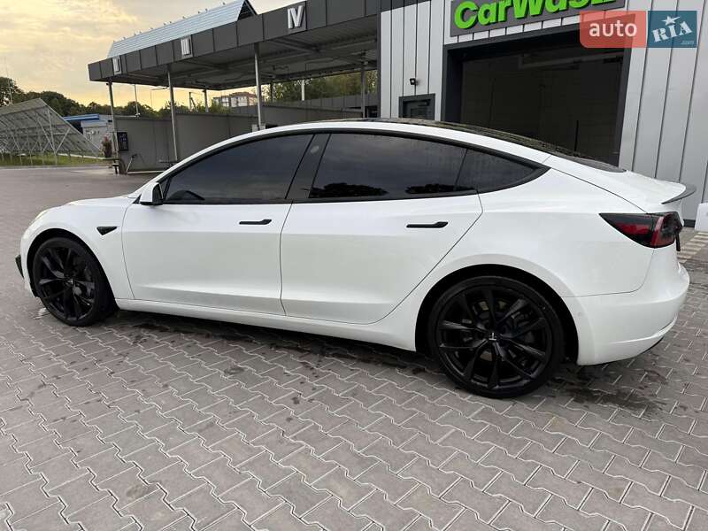 Седан Tesla Model 3 2019 в Володимирі