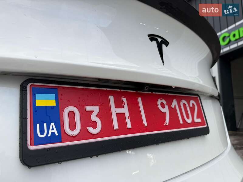 Седан Tesla Model 3 2019 в Володимирі