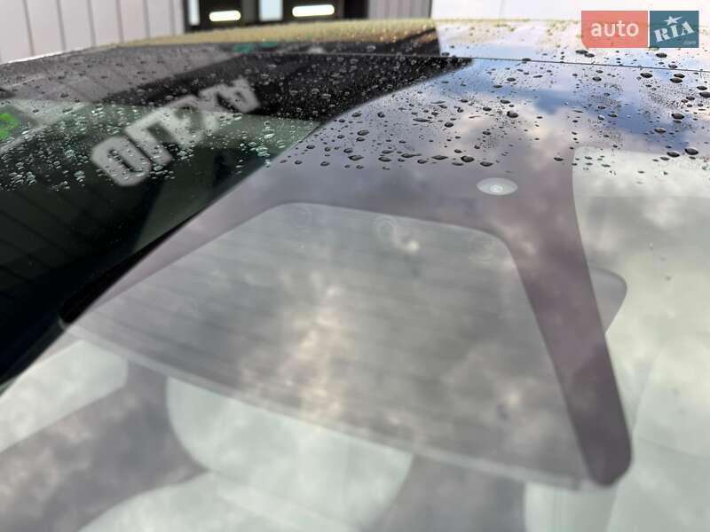 Седан Tesla Model 3 2019 в Володимирі