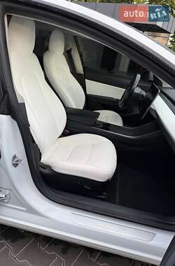 Седан Tesla Model 3 2019 в 