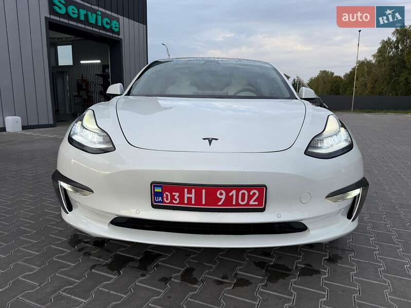 Седан Tesla Model 3 2019 в Володимирі
