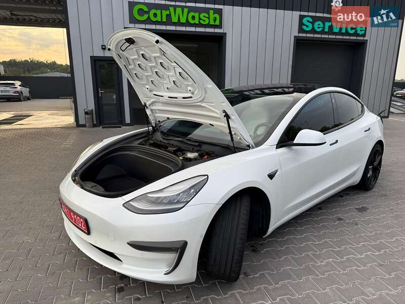 Седан Tesla Model 3 2019 в Володимирі