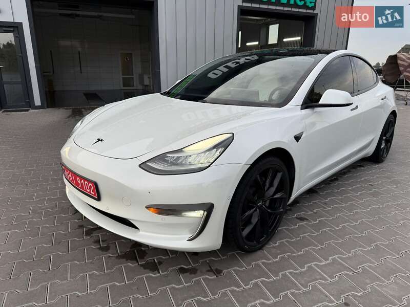 Седан Tesla Model 3 2019 в Володимирі