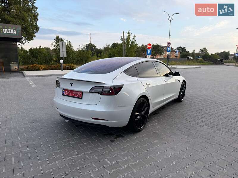 Седан Tesla Model 3 2019 в Володимирі