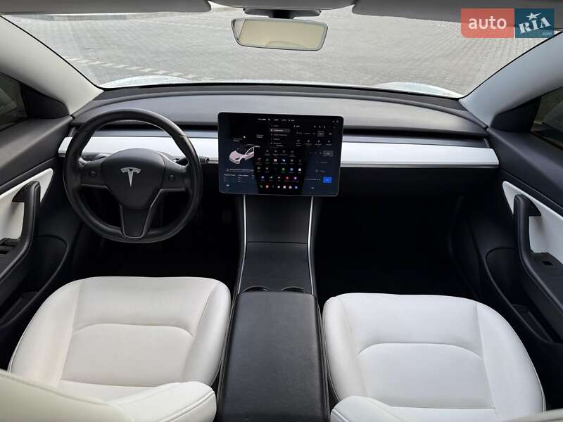 Седан Tesla Model 3 2019 в Володимирі