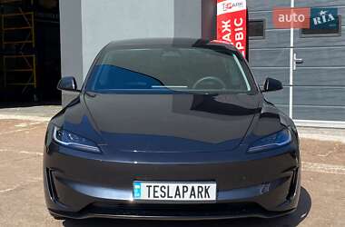 Седан Tesla Model 3 2024 в 
