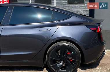 Седан Tesla Model 3 2024 в 