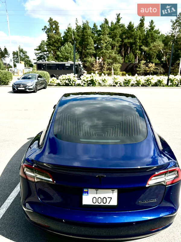 Седан Tesla Model 3 2019 в Киеве