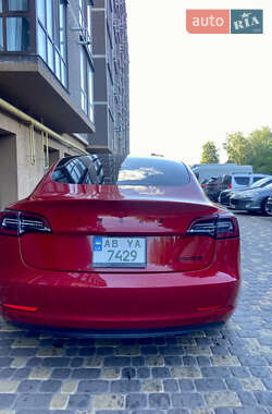 Седан Tesla Model 3 2022 в 