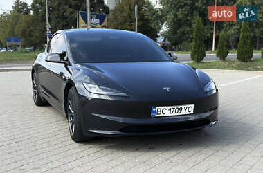 Седан Tesla Model 3 2024 в 