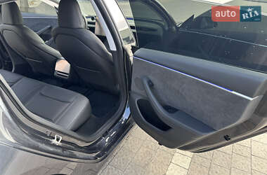 Седан Tesla Model 3 2024 в 