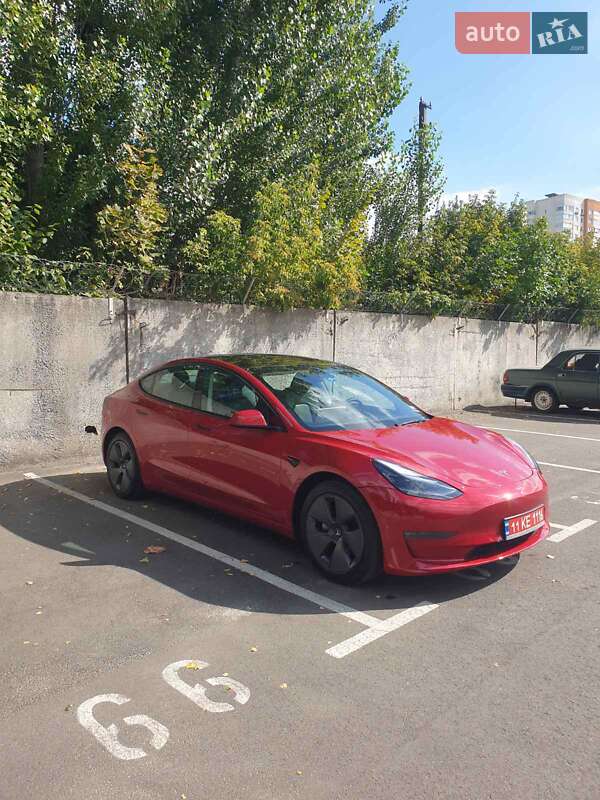 Седан Tesla Model 3 2023 в 