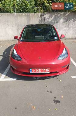 Седан Tesla Model 3 2023 в 