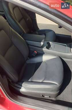 Седан Tesla Model 3 2023 в 