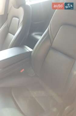 Седан Tesla Model 3 2023 в 
