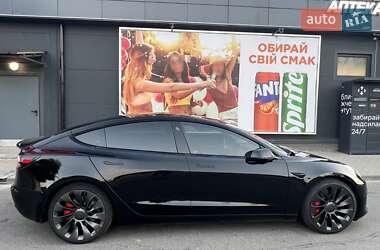 Седан Tesla Model 3 2022 в 