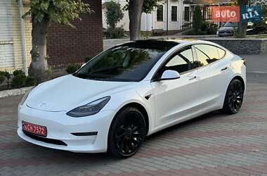 Седан Tesla Model 3 2021 в 