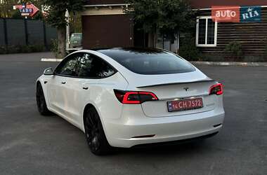 Седан Tesla Model 3 2021 в 