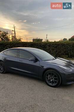 Седан Tesla Model 3 2023 в 