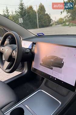 Седан Tesla Model 3 2023 в 