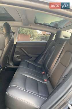 Седан Tesla Model 3 2023 в 