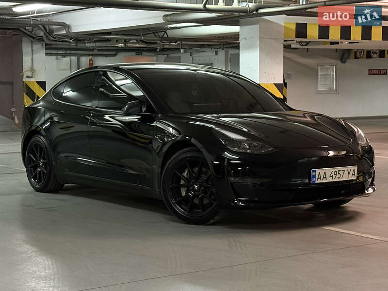 Седан Tesla Model 3 2021 в 