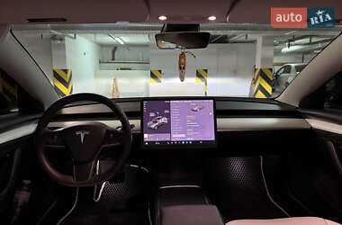 Седан Tesla Model 3 2021 в 