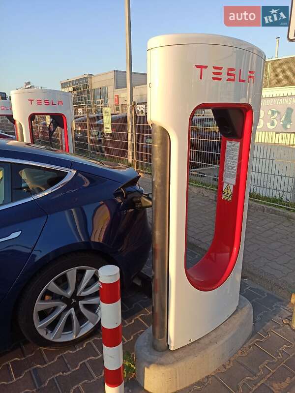 Седан Tesla Model 3 2019 в Львове