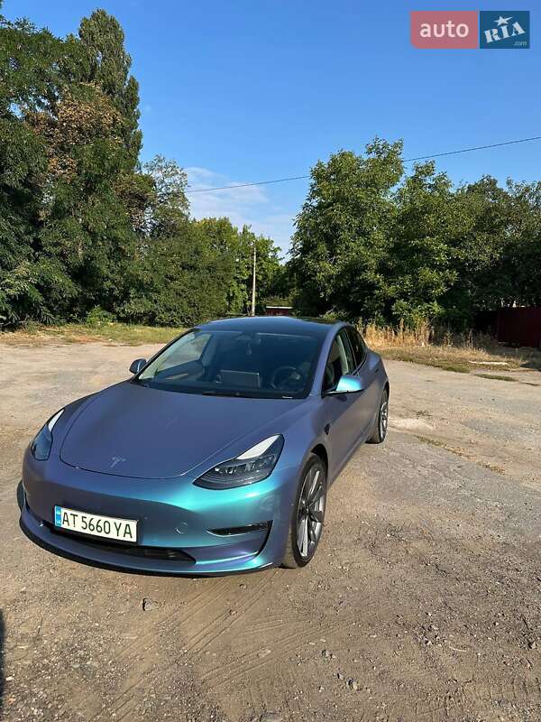 Седан Tesla Model 3 2021 в Києві