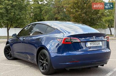 Седан Tesla Model 3 2021 в 