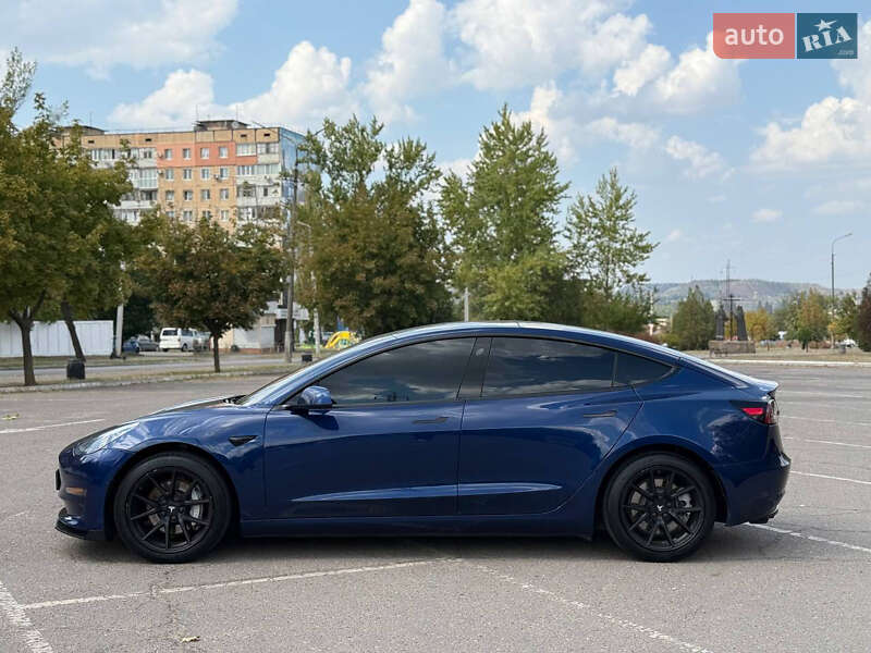 Седан Tesla Model 3 2021 в Кривом Роге