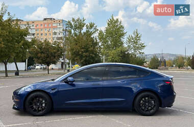 Седан Tesla Model 3 2021 в 