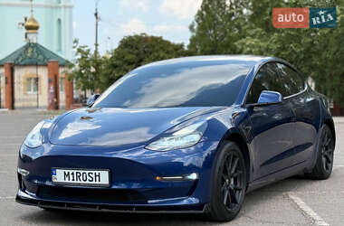 Седан Tesla Model 3 2021 в 