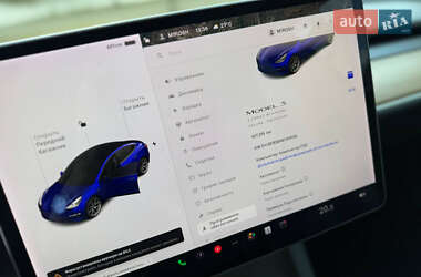 Седан Tesla Model 3 2021 в 