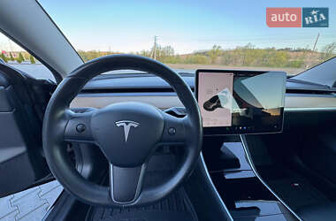 Седан Tesla Model 3 2019 в 