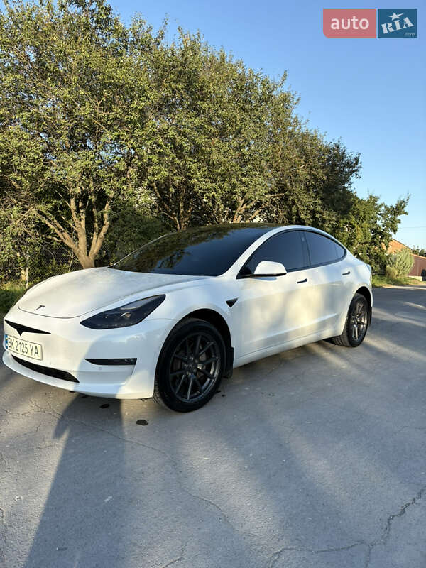 Седан Tesla Model 3 2021 в Тернополі