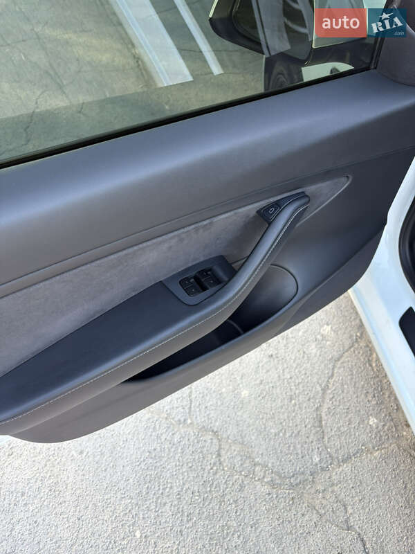 Седан Tesla Model 3 2021 в Тернополі