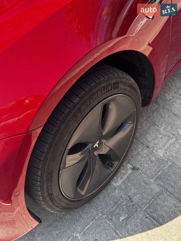Седан Tesla Model 3 2019 в Львові