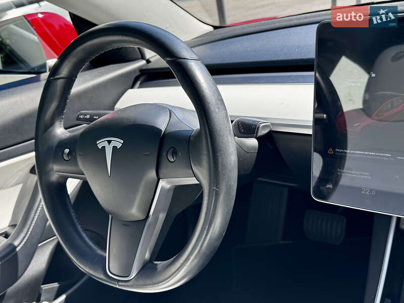 Седан Tesla Model 3 2019 в Львові