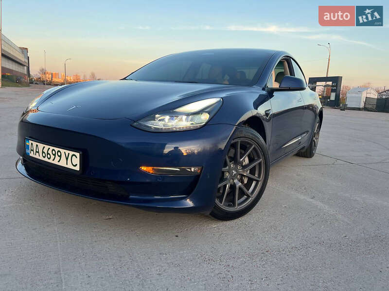 Седан Tesla Model 3 2022 в Києві