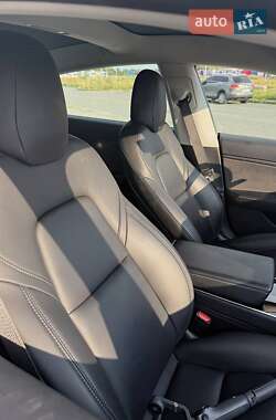 Седан Tesla Model 3 2019 в 