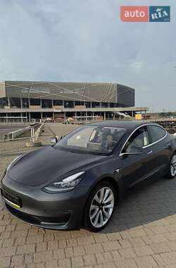 Седан Tesla Model 3 2019 в 