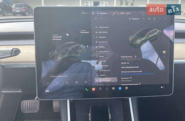 Седан Tesla Model 3 2019 в Кременчуці