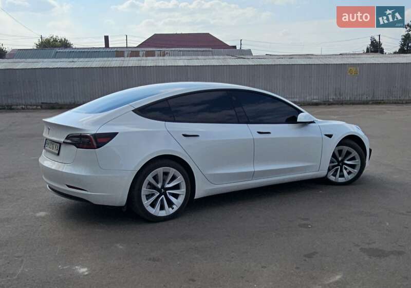 Седан Tesla Model 3 2023 в Києві