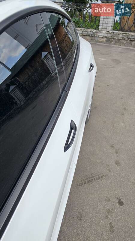 Седан Tesla Model 3 2023 в Києві