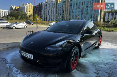 Седан Tesla Model 3 2021 в 