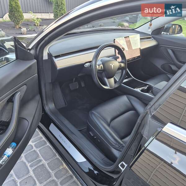 Седан Tesla Model 3 2018 в Житомирі