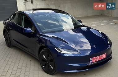 Седан Tesla Model 3 2024 в 