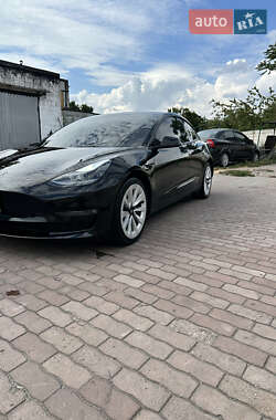 Седан Tesla Model 3 2022 в 